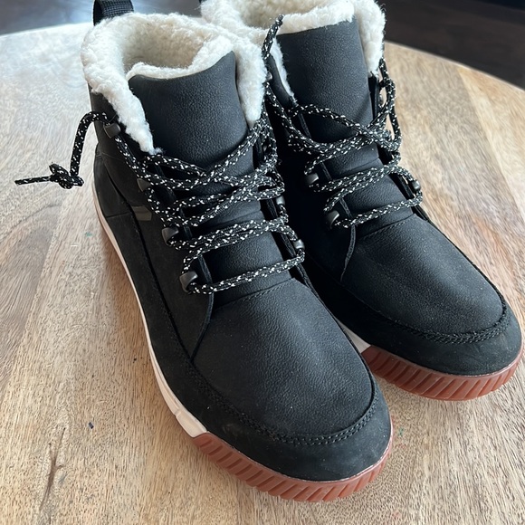 The North Face size 11 Women’s Sierra Mid Lace Waterproof Boots - Picture 2 of 5